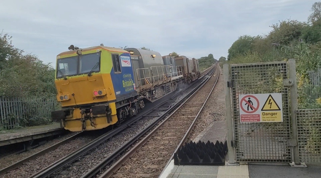 DJ Scania RigRider on Train Siding: DR98917 & DR98967 MPV [Multi-Purpose-Vehicle] are seen running from Tonbridge Engineers Sidings to Tonbridge Engineers
Sidings last...