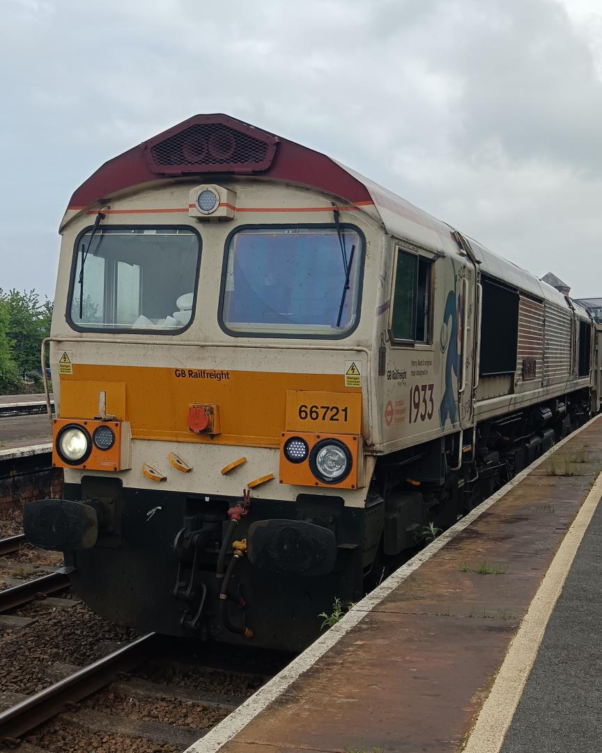 TrainGuy2008 🏴󠁧󠁢󠁷󠁬󠁳󠁿 on Train Siding: I saw one of the very few freight trains to come to my local yard in Llandudno Junction this year, so
far -...