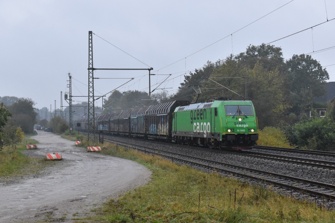 NL Rail on Train Siding: GreenCargo BR 5405 zien we aan de Ladestraße in Owschlag met een gesloten autotrein onderweg vanuit Denemarken naar richting
Hamburg rijden....