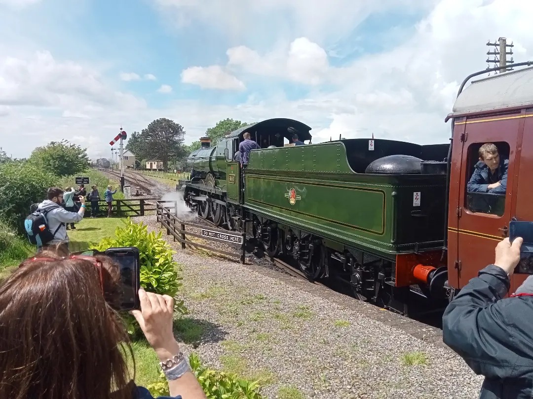 Richard Andrew Swayne on Train Siding: #GloucsWarks #gloucestershireandwarwickshirerailway #gwr #grange #saint #manor #hall #merchantnavy #steamlocomotives
#steam