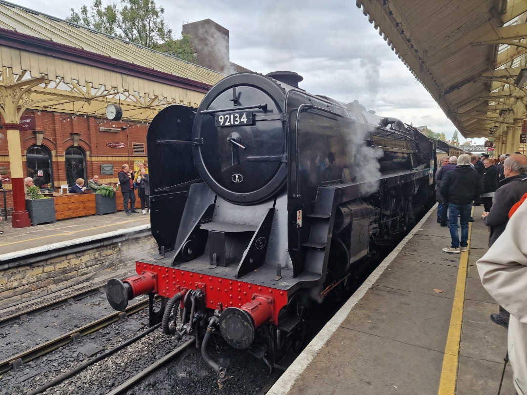 Nathaniel on Train Siding: some pictures of '92134' 9f at the East Lancashire Railway on Sunday 13th October 2024 and on the footplate too.