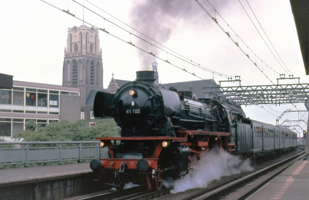 Hans Boudetrein on Train Siding: Toen de treinen nog bovengronds door Rotterdam reden. SSN stoomrit door Rotterdam Blaak 2 juli 1989