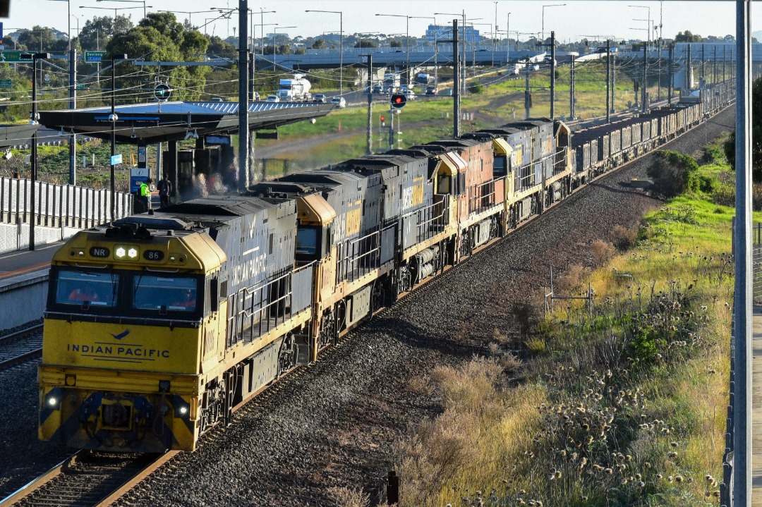 Shawn Stutsel on Train Siding: Pacific National's NR86(IP), NR121, NR70, NR31(GS), NR107, and NR61 trundles through Williams Landing, Melbourne with 3XM4,
Steel...