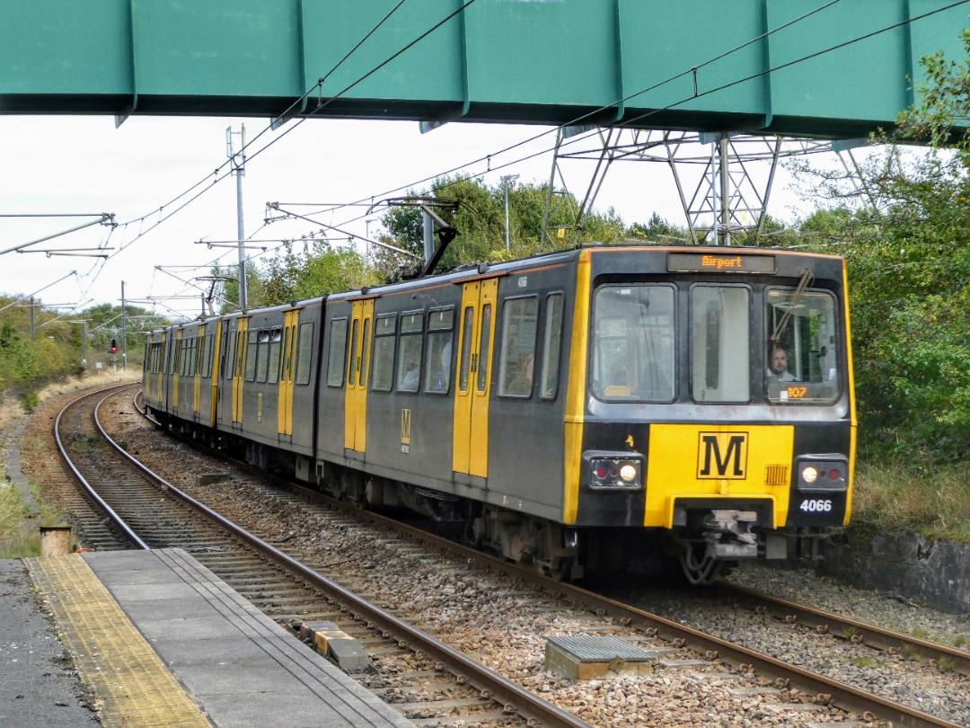 The Jamster on Train Siding: Tyne and Wear Metro 4066 arrives at Brockley Whins with a train to Newcastle Airport. 04/10/24