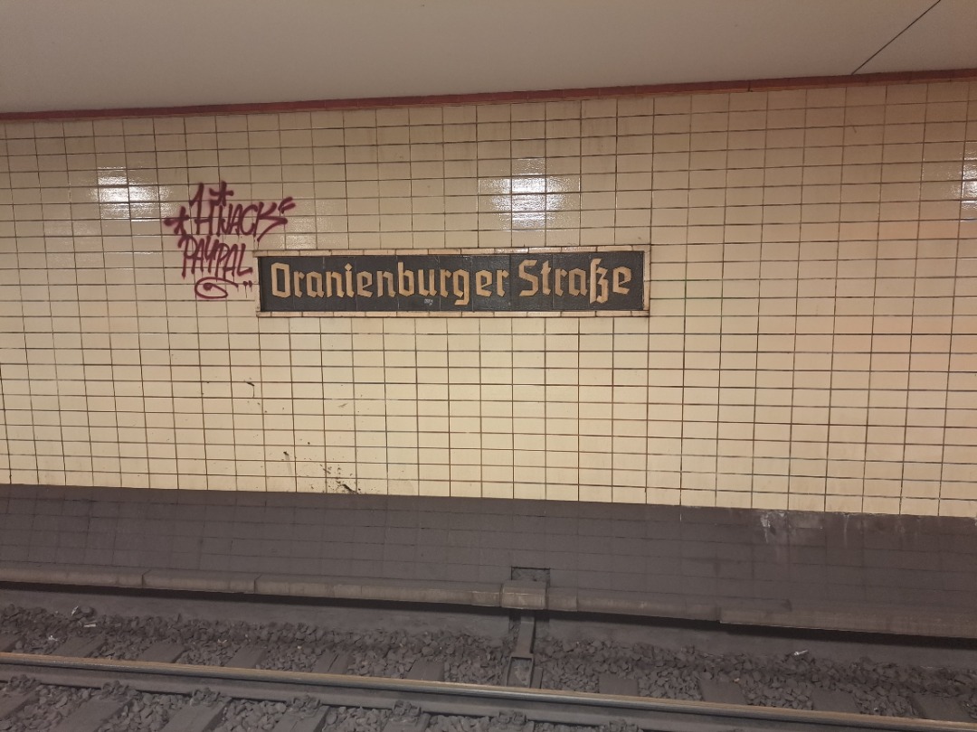 Affen Gamer on Train Siding: Der S Bahnhof Oranienburger Straße wurde am 28 Juli 1936 im Zuge des Abschnitt Stettiner Bahnhof-Unter den Linden
eröffnet. Am 2 Mai...