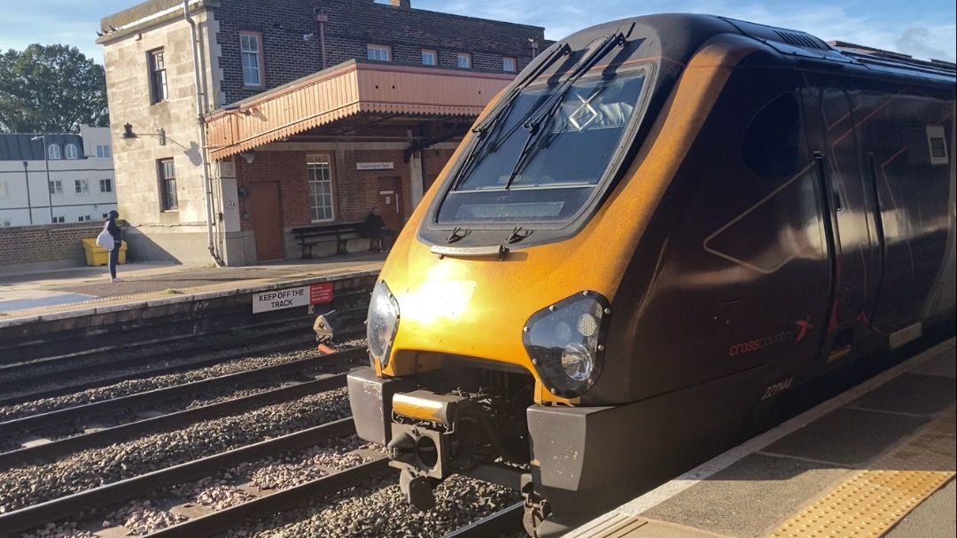 Theo555 on Train Siding: A few more pics from Leamington Spa after I got another opportunity to go out and head there again. Went on a Cross Country Class 221
Voyager...