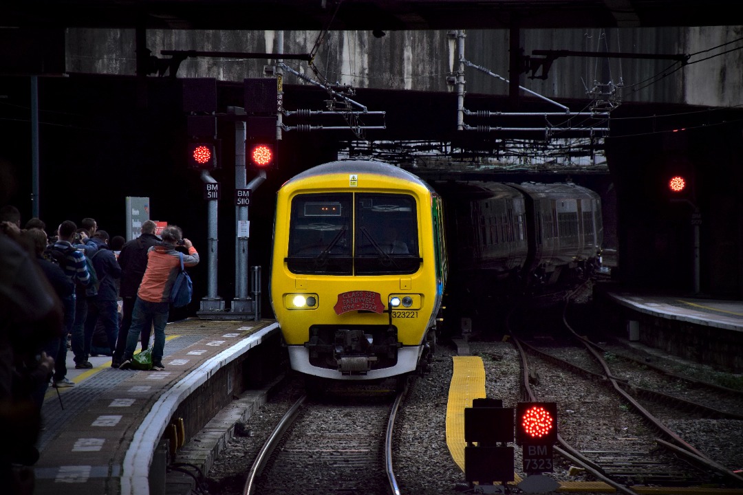 Fastline Films on Train Siding: 5Z23 from Soho L.M.D arrives at Birmingham New Street prior to working the Class 323 Farewell Tour to Liverpool Lime Street.
29/09/24