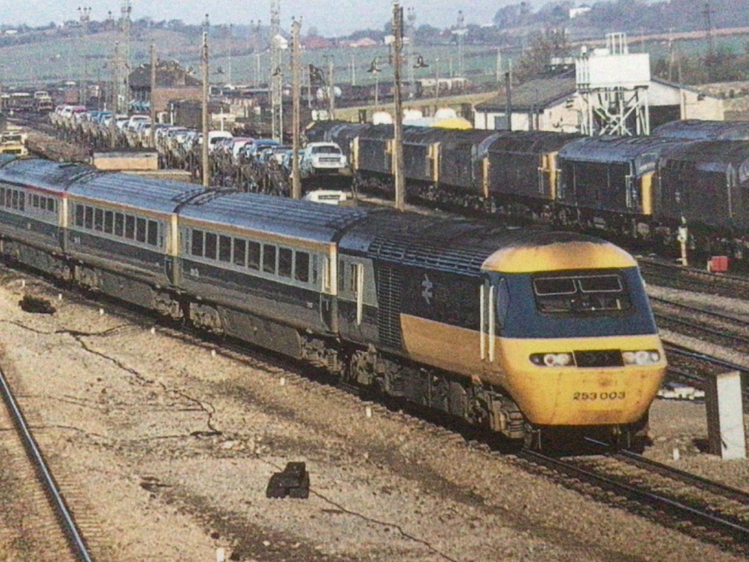 Alex Coomber on Train Siding: A Class 43 HST passes Severn Tunnel Junction with the early morning service from Cardiff Central to London Paddington on 15th
April 1978.