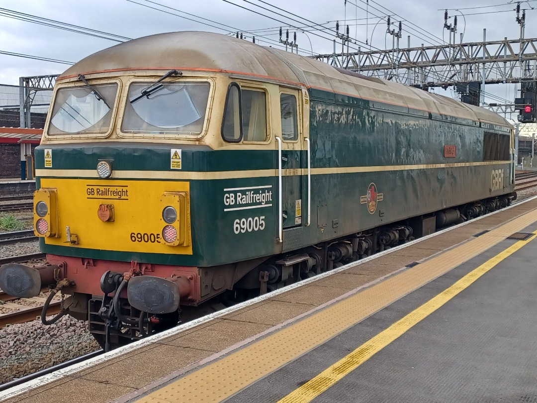 Trainnut on Train Siding: #trainspotting #train #steam #station #depot 69005 Eastleigh, 71000 Britannia, 60007 Sir Nigel Gresley and 60532 Blue Peter first run
today...