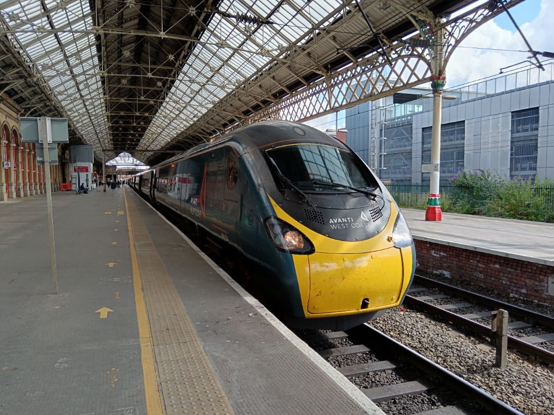 Whistlestopper on Train Siding: Avanti West Coast class 390/1 No. #390154 calling at Preston this morning working 9M50 0652 Edinburgh to London Euston.