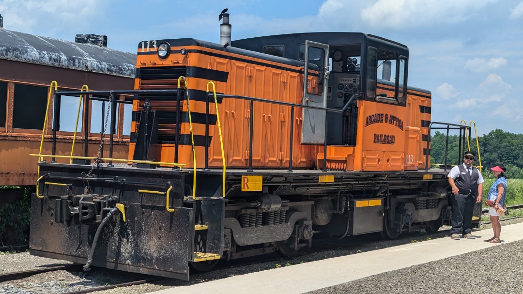 CaptnRetro on Train Siding: My custom Ho scale model of Arcade & Attica #113, a 80t Centercab. The prototype is a reweighted 65 ton with narrow hoods, but
due to my...