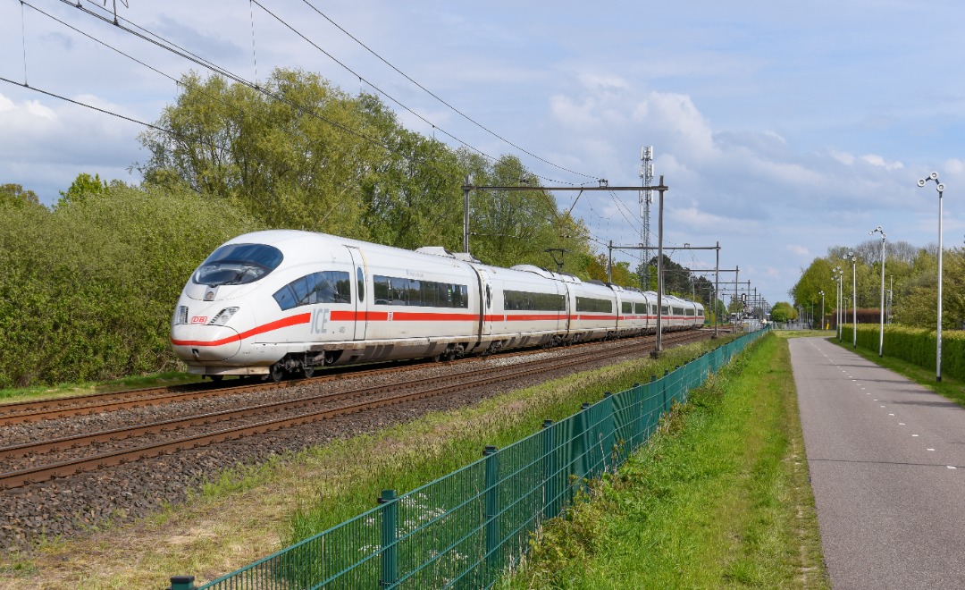 NL Rail on Train Siding: Vanmorgen om 7.37 is de laatste ICE-3M uit Arnhem vetrokken. ICE diensten vanuit Duitsland naar Nederland en België worden
voortaan gereden...