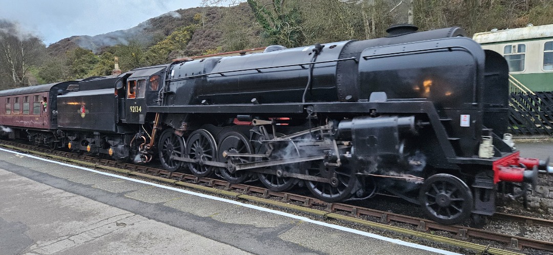 James Flynn on Train Siding: Saw 92135 pulling into Goathland again on Monday, probably one of the few days that it's dark enough to see the glow from the
fire!