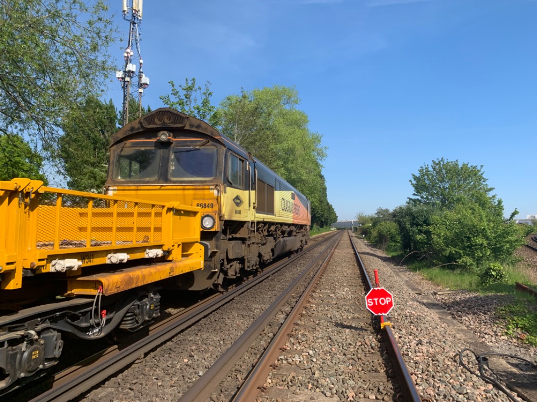 Mista Matthews on Train Siding: Colas 66849 "Wylam Dilly" enters engineering possession at Cosham Junction with 6C03 from Eastleigh.