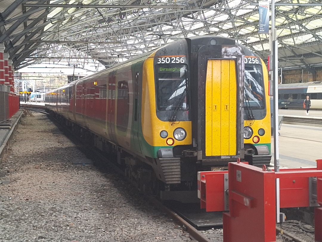 Jack Palmer on Train Siding: 350 256 stands at Liverpool Lime Street, preparing to work a service to Birmingham New Street.