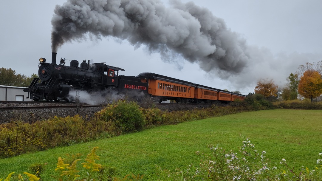 CaptnRetro on Train Siding: Arcade & Attica #18 roaring along the stretch before the Genesee Rd. crossing today. #trainspotting #train #steam #crossing...