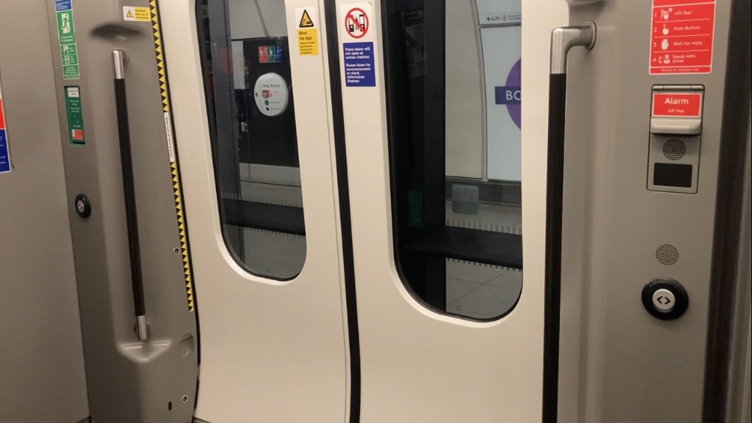 Theo555 on Train Siding: 2nd post of 3 for this London trip, final one coming tomorrow..... anyway, in this leg of the trip I went on a Southeastern Class 465
for the...