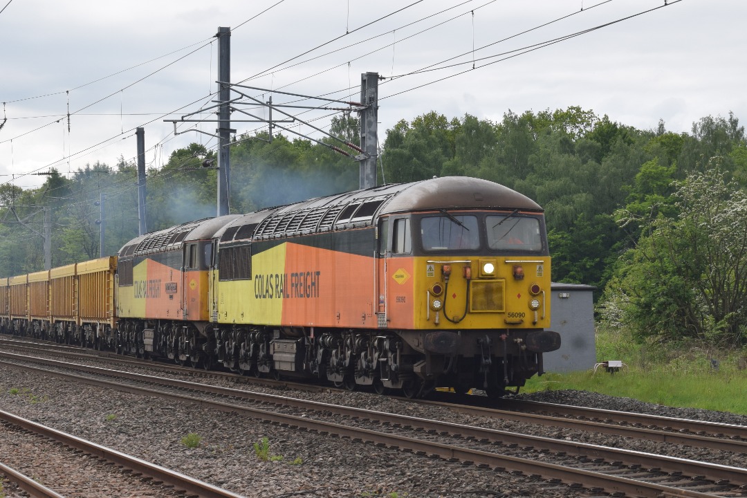 Hardley Distant on Train Siding: CURRENT: 56090 (Front) and 56049 'Robin of Templecombe' (Behind) pass Floriston Level Crossing between Carlisle and
Gretna Junction...