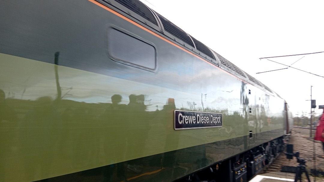 Country Trains on Train Siding: A but of a late post but caught Class 47 'Crewe Diesel Depot', a Black 5 and Sir Nigel Gresley 60007 at York and a few
other spots. A...