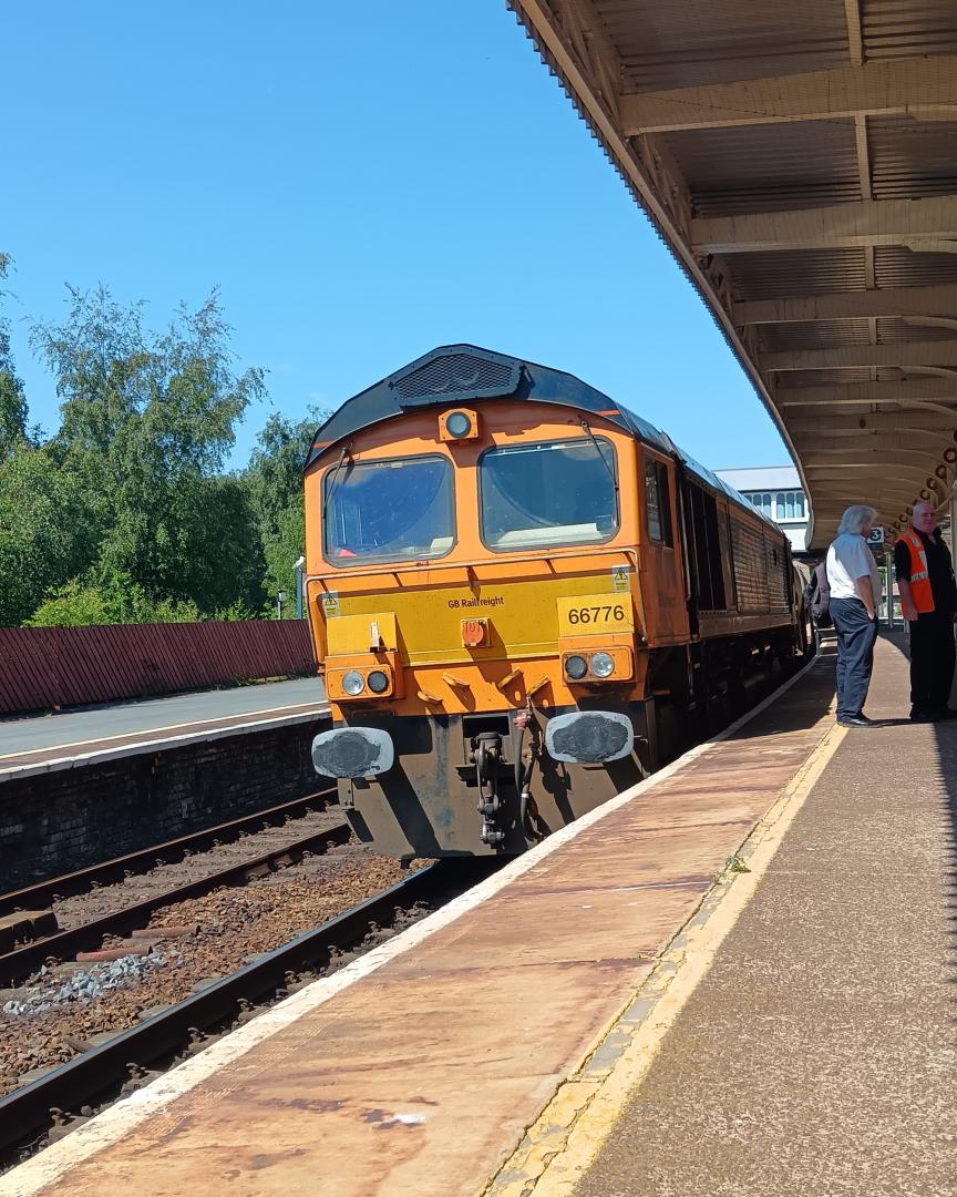 TrainGuy2008 🏴󠁧󠁢󠁷󠁬󠁳󠁿 on Train Siding: I saw the first ever weedkiller to come up to North Wales, or at least the first ever *loco
hauled*...