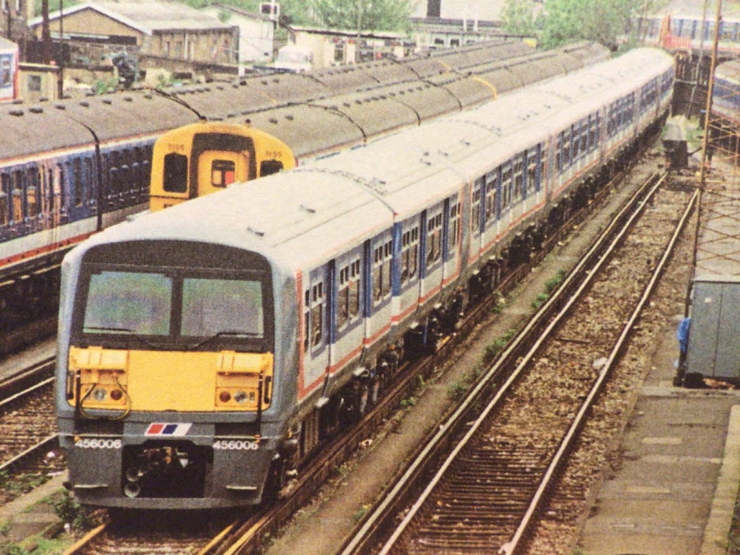 Alex Coomber on Train Siding: A Class 456. No. 456006 2 Car EMU 750 Volts DC (Third Rail). 24 units were built at York to replace life expired Class 416 (2EPB
Units....