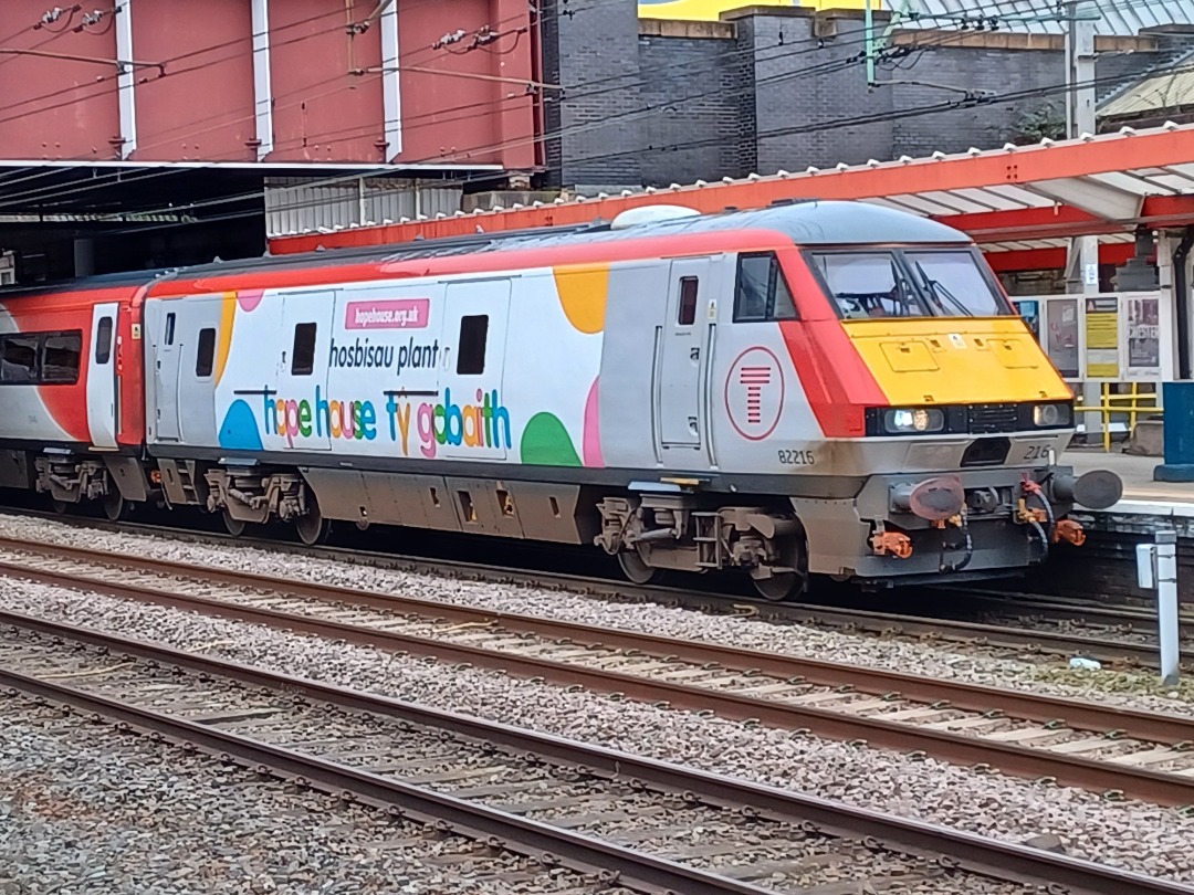 Trainnut on Train Siding: #trainspotting #train #diesel #station #depot #electric #emu Some of the latest photos at Crewe up to today with D6851 Flopsie and
37884