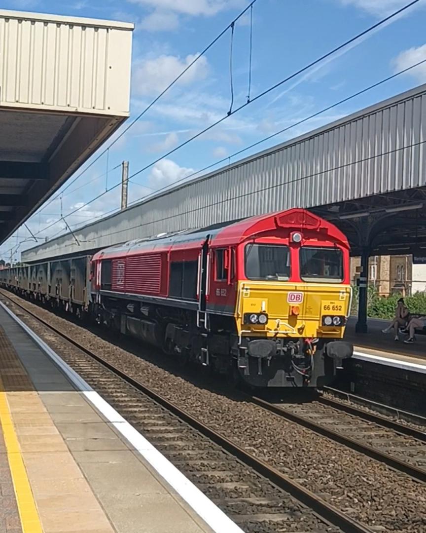 TrainGuy2008 🏴󠁧󠁢󠁷󠁬󠁳󠁿 on Train Siding: Today's been a great day in Warrington Bank Quay! Lots of freight and a good amount of tones..
my only issue...