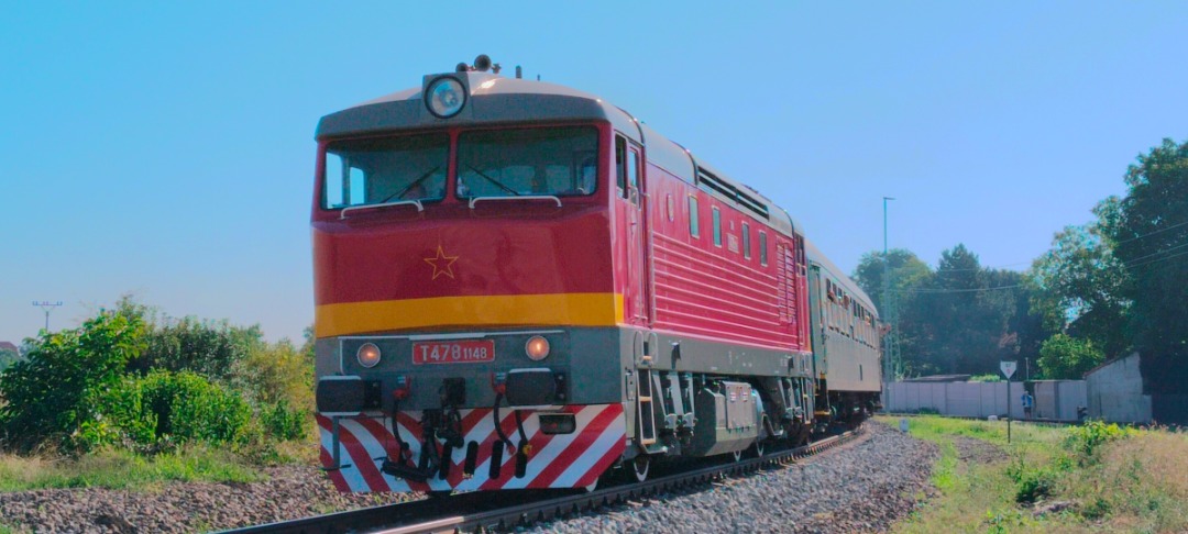 Davca ☑️ on Train Siding: Historic train from praha - Vršovice to Praha Dejvice with two locomotives "bardotky" operated by czech Railways
on PID day