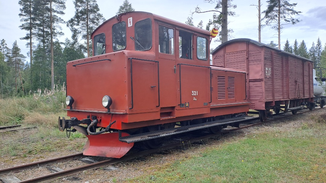 Grasshopper Without Grass on Train Siding: Last day of trains until next year at Jädraås-Tallås railway, an 891mm narrow gauge heritage railway
in Gävleborg.