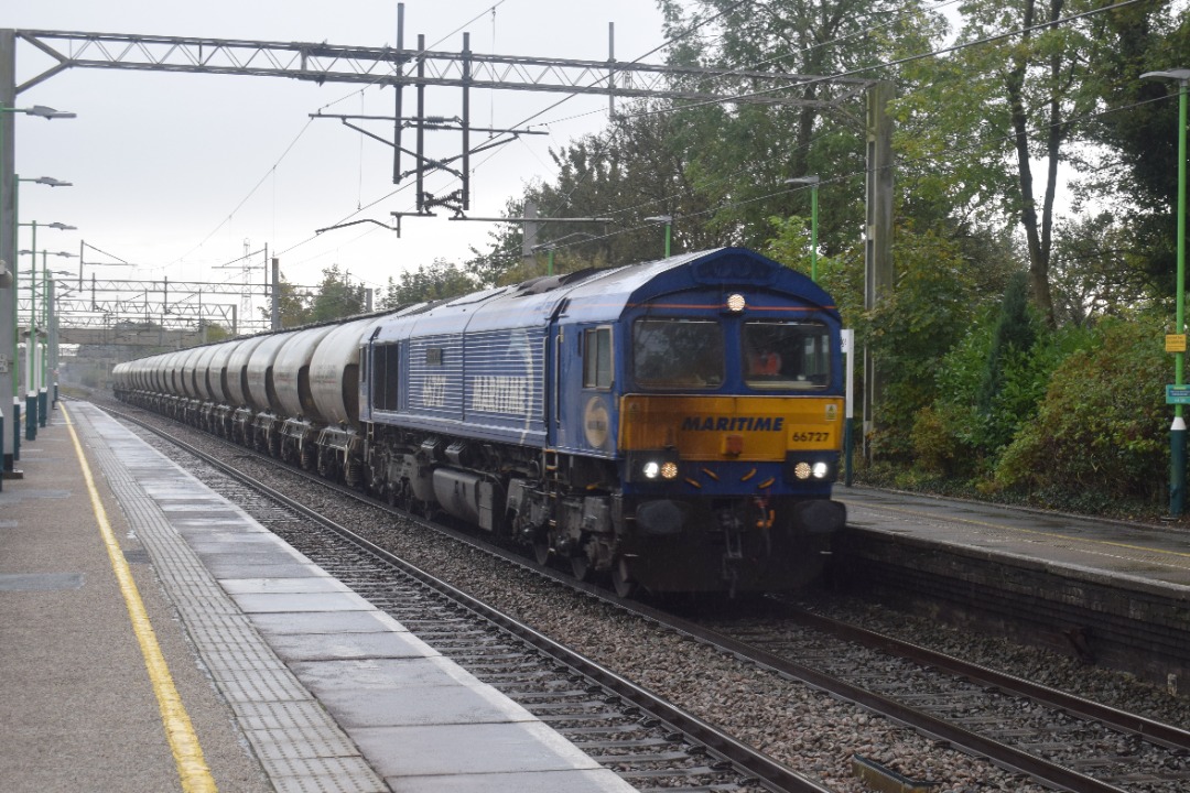 Hardley Distant on Train Siding: CURRENT: 66727 'Maritime One' passes through Acton Bridge Station today with the 6M90 05:30 Avonmouth Hanson Cement
to Clitheroe...