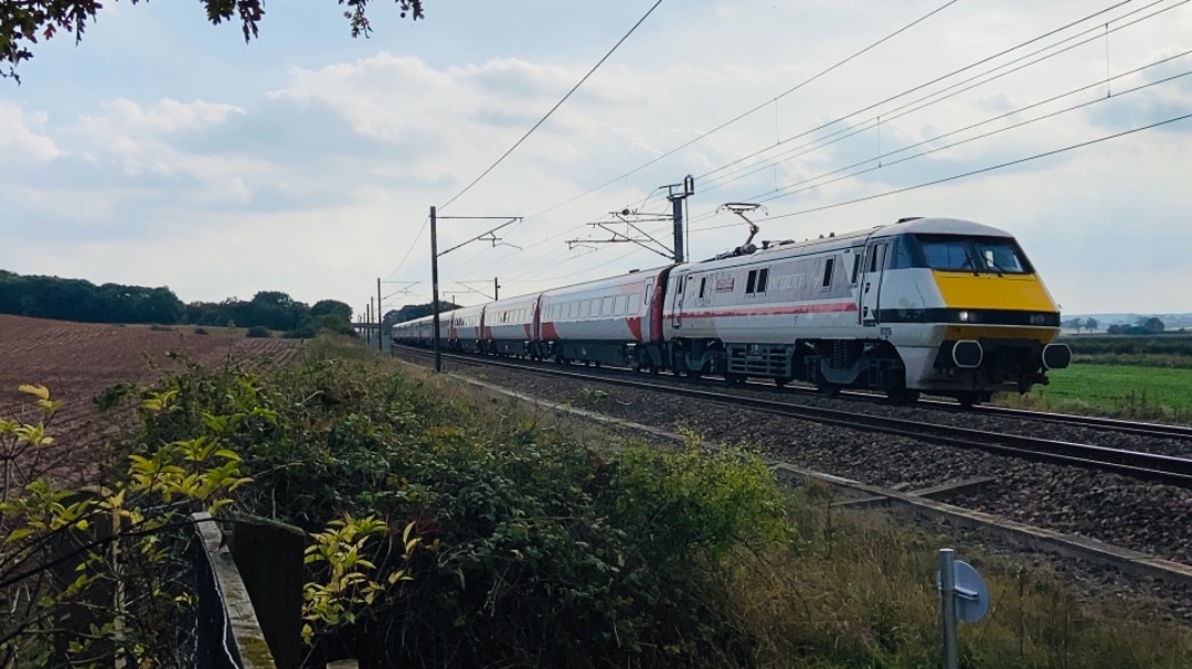 LNER Train Fan on Train Siding: 91119 is seen working London kings cross to Leeds passing Eaton Lane Foot Crossing! Best train capture I have ever got!