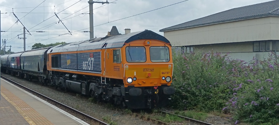 TrainGuy2008 🏴󠁧󠁢󠁷󠁬󠁳󠁿 on Train Siding: I took a nice little trip to Warrington Bank Quay today and saw some good stuff, including a thrashy
66737...