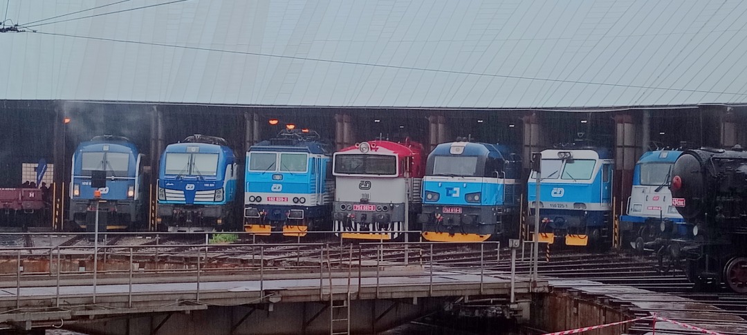 Davca ☑️ on Train Siding: Some historic And modern czech And europan locomotives in depo Praha- Vršovice on regional raiway day