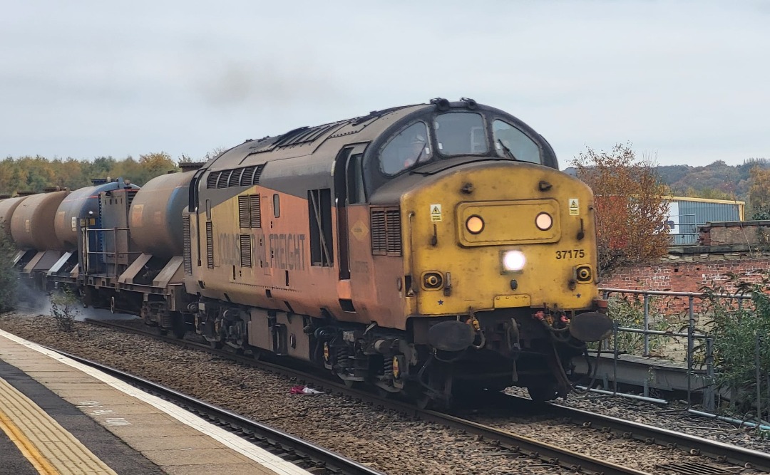 BIC Rail on Train Siding: 37175 and 37116 arrive at Wakefield Kirkgate working 3J51 0957 York Thrall Europa to York Thrall Europa on the 3-11-24