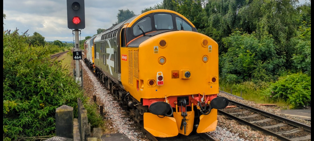 kieran harrod on Train Siding: Loram tractors 37418 + 37508 returning to Derby RTC after their visit to the NYMR diesel gala. Passing through Swinton station
this...