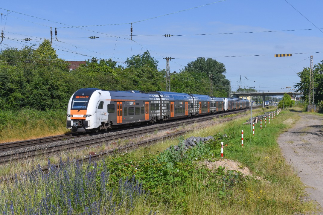 NL Rail on Train Siding: NX Desiro HC 462 005 en 462 056 rijden langs Sechtem als RE 5 uit Neuss en Oberhausen Hbf naar Koblenz Hbf.