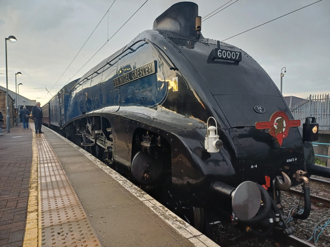James Taylor on Train Siding: Sir Nigel Gresley locomotive 60007 at warrington Bank Quay station Go to Channel for more at James's train's 4472