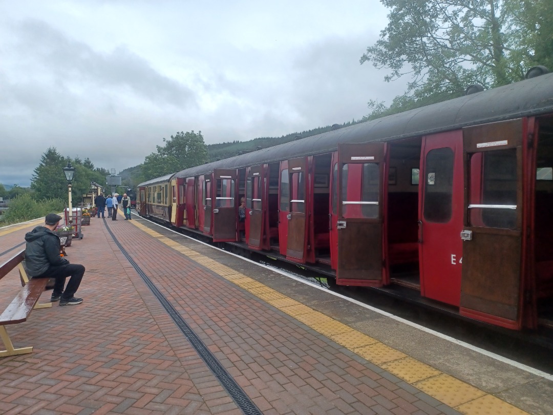 Trainnut on Train Siding: #photo #train #steam #diesel #dmu #station My trip on the new Llangollen & Corwen steam railway extension to Corwen. 68067 and
class 109 DMU....