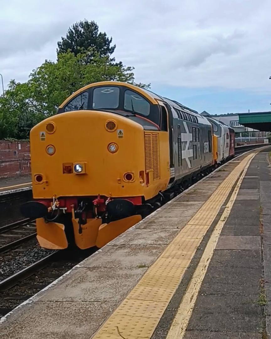 TrainGuy2008 🏴󠁧󠁢󠁷󠁬󠁳󠁿 on Train Siding: It's been a great day up here in North Wales; we had FOUR Class 37s in one day; 37884, 37608,
37508 and 37418!