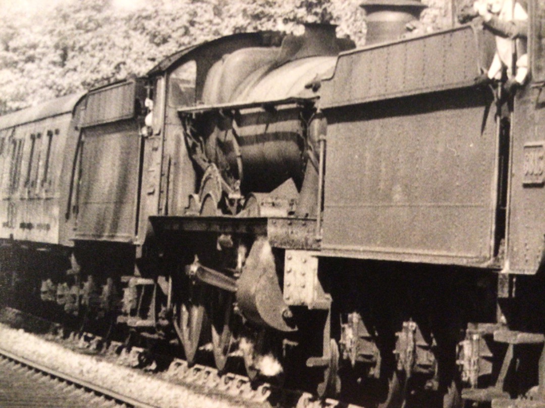 Alex Coomber on Train Siding: Pounding Up Dainton Bank. A Grange Class 4-6-0 No. 6813 Eastbury Grange of Exeter Shed 83C pilots a Modified Hall Class 4-6-0 No.
6991...