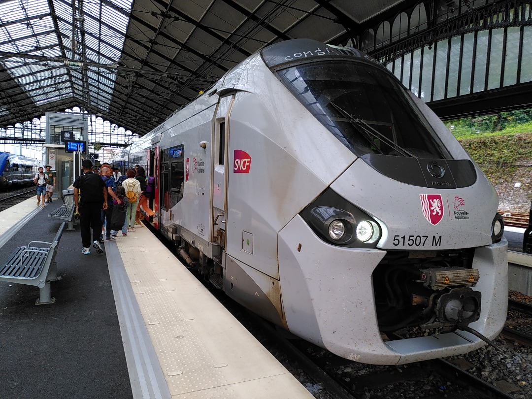 Rafael on Rails on Train Siding: Recent trip from London to Spain, taking the Intercité de Nuit from Paris Austerlitz to Bayonne and the Euskotren to
cross the...