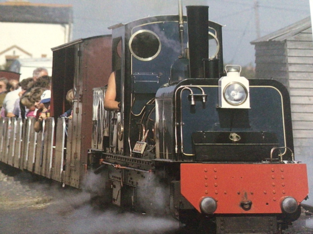 Alex Coomber on Train Siding: The 2-6-0+0-6-2 Garratt designed and built by Neil Simkins in 1986 leaves the station at Wells. The WLLR was the first 260 mm 10
and 1...