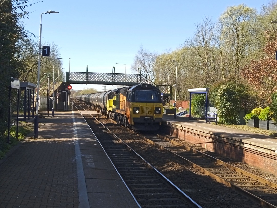 Whistlestopper on Train Siding: Today (Friday 1st November 2024) the final ever bitumen train to work into the Ribble Total Energies site near Preston is
traversing...