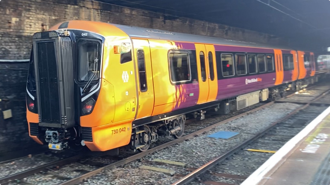 Theo555 on Train Siding: Thought I'd take another little trip to University today, aswell as spotting some trains at New St, and to Moor St station,
beautiful...