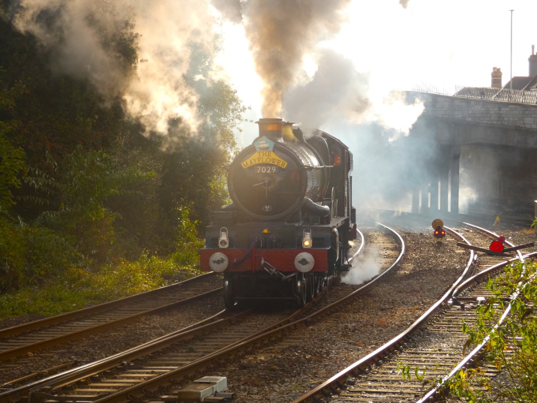 Jacobs Train Videos on Train Siding: Steam loco #7029 'Clun Castle' is seen putting on quite a show leading a double headed railtour from Plymouth to
Birmingham New...