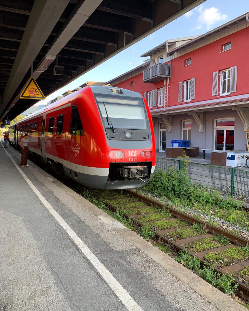 Malte on Train Siding: This is the RE 7 to Augsburg Main Station via Kempten in Oberstaufen. He is waiting for the signal because there are worker on the
Track.