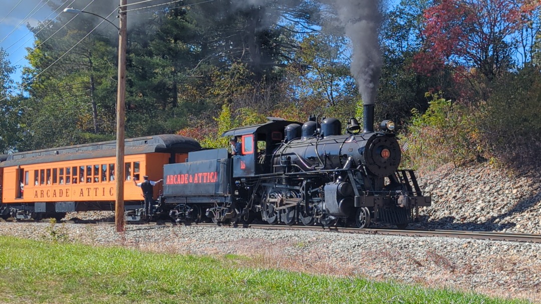 CaptnRetro on Train Siding: Built only a year or two after "The Great War", Alco #62624 was built by the American Locomotive Works per the specs of
the country of...