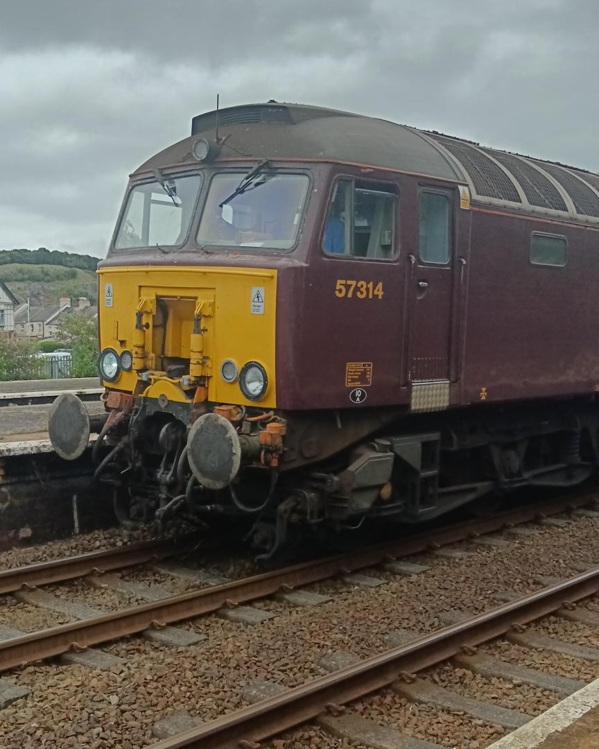 TrainGuy2008 🏴󠁧󠁢󠁷󠁬󠁳󠁿 on Train Siding: Today, I had The Northern Belle come to Llandudno Junction on a railtour from Hull, with 57314
'Conwy...