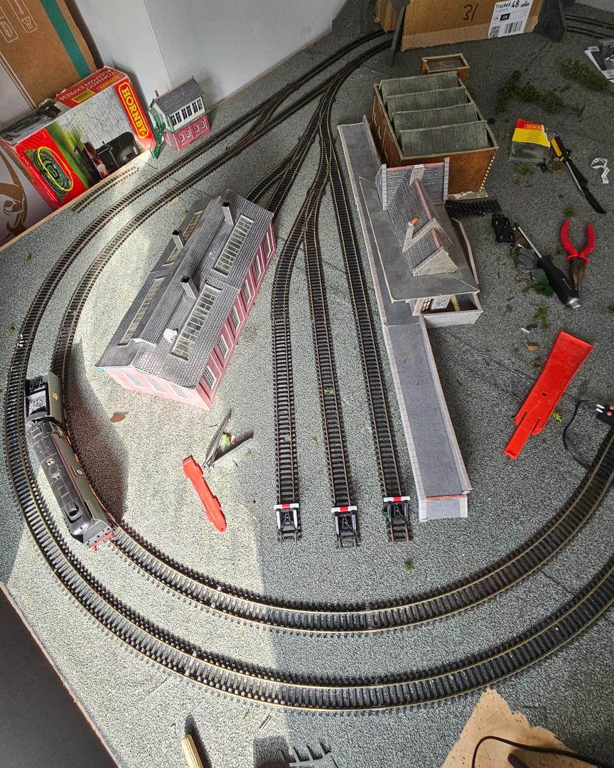 Meridian Railways on Train Siding: Latest progress on the layout, did a 180 with the track plan so I could fit a tunnel into the top right hand corner