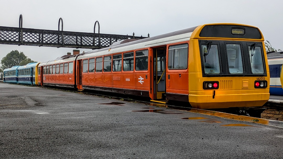 kieran harrod on Train Siding: Freshly painted 142013 Pacer DMU travelling around at the annual DMU gala at the Midland Railway center - Butterley. Seen here as
she...